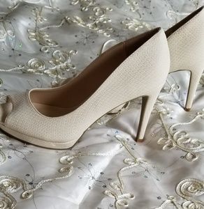 Snake Print Cream Pump